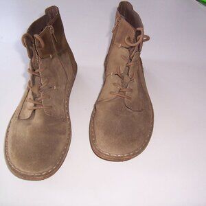 Clarks Ankle Chukka Boots  US Size 8 Euro Size 39
